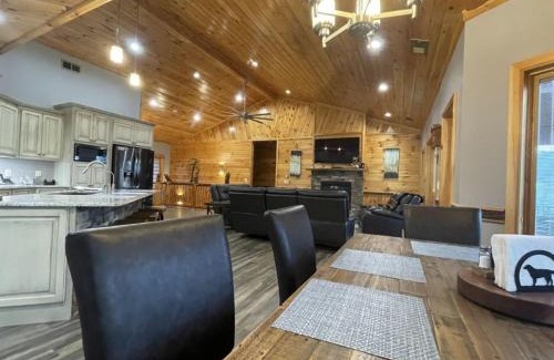 Tellico Plains Casa | Nature Lovers' Dream - Diamond Bear Home