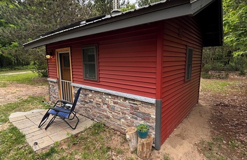 South Boardman Cabaña | Nature Lover’s Paradise. Tiny 1 room cottage on Bunnifer Farms. Pet friendly