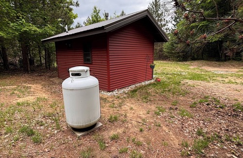 South Boardman Cabaña | Nature Lover’s Paradise. Tiny 1 room cottage on Bunnifer Farms. Pet friendly