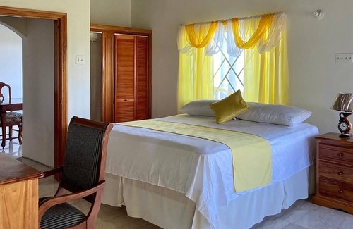Cave Cama Y Desayuno | Nature lovers paradise overlooking the turquoise Caribbean sea
