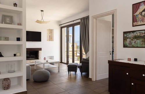 Peroulion Casa | Nature meets luxury at Antinioti View three-bedroom House .