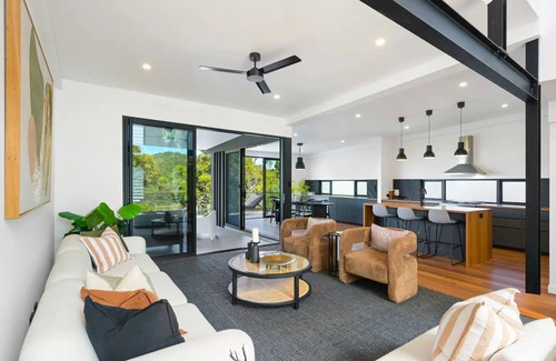 Horsfield Bay Casa | Nature meets Opulence at Aquilae