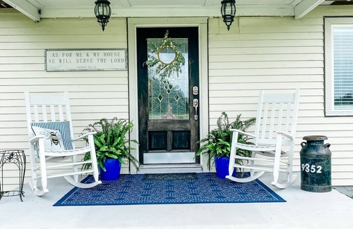 Boys Ranch Casa | Nature + Music + Town - Cozy Farmhouse Retreat