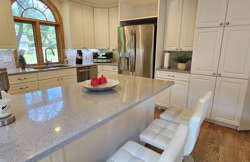 Chanhassen Casa | Nature's Blissful Haven - King Bed, Outdoor Patio