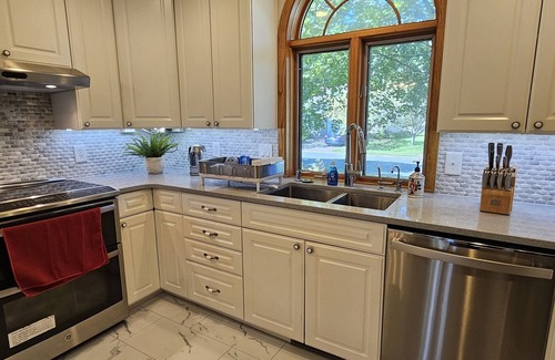 Chanhassen Casa | Nature's Blissful Haven - King Bed, Outdoor Patio