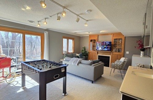 Chanhassen Casa | Nature's Blissful Haven - King Bed, Outdoor Patio
