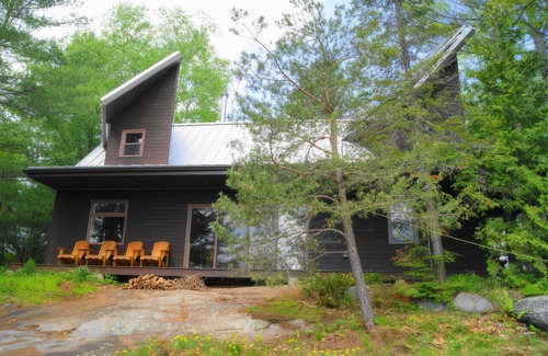 Trent Lakes Casa | Nature's Embrace: Your Private Retreat