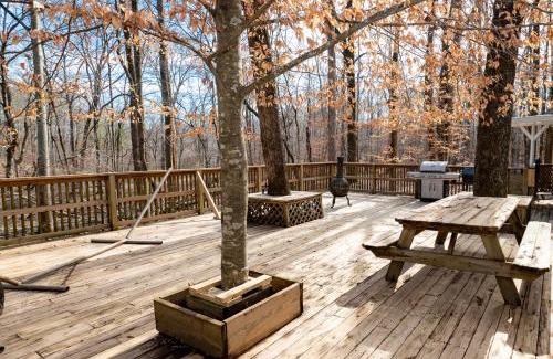 Hamilton Casa | Nature's Hideaway 4BR Home With Pool & Creek View
