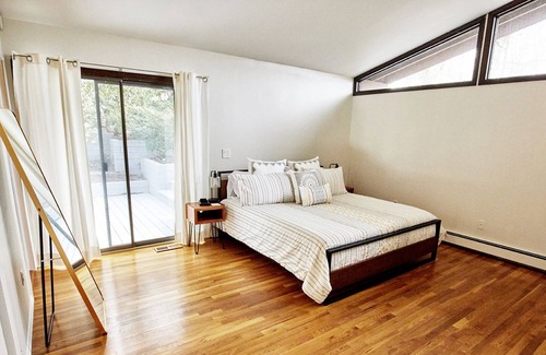 North Stamford Casa | Nature's Paradise! 45-minute drive from Manhattan