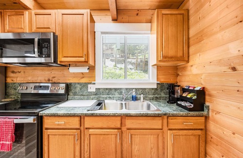 Long Barn Cabina | Nature's Perfect Hideaway near Pinecrest Lake and Dodge Ridge w/ AC/Heater &WiFi