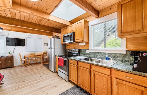 Long Barn Cabina | Nature's Perfect Hideaway near Pinecrest Lake and Dodge Ridge w/ AC/Heater &WiFi