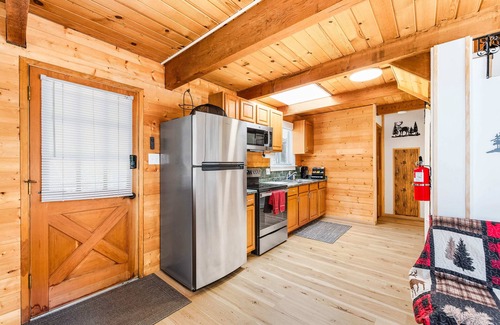 Long Barn Cabina | Nature's Perfect Hideaway near Pinecrest Lake and Dodge Ridge w/ AC/Heater &WiFi