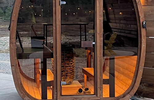 Traverse City Cabina | Nature's Ridge TC | Pickleball Lodge Retreat Home