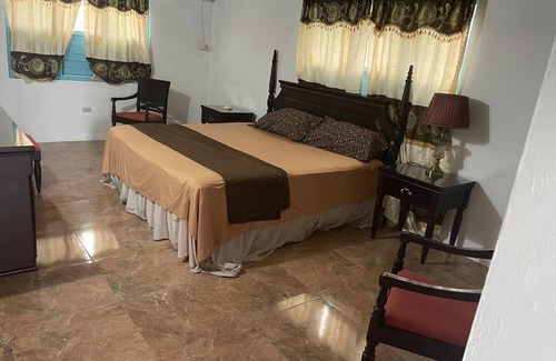 Cousins Cove Cama Y Desayuno | "Nature's Sanctuary: Tranquil Villa Escape"