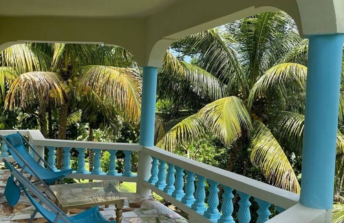 Cousins Cove Cama Y Desayuno | "Nature's Sanctuary: Tranquil Villa Escape"