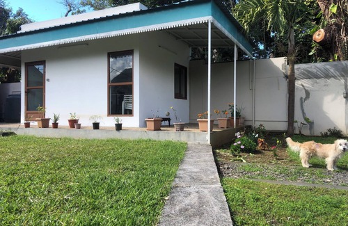 Saint-Pierre Apartamento | Nature Studio house located centrally on Island. Near Mountain, Motorways& Shops