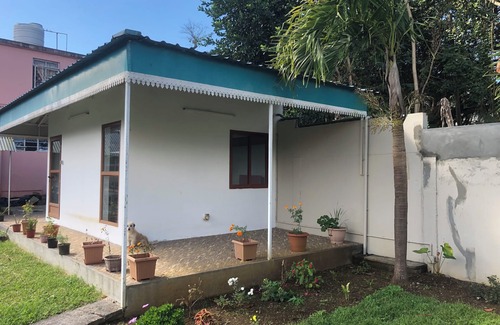 Saint-Pierre Apartamento | Nature Studio house located centrally on Island. Near Mountain, Motorways& Shops
