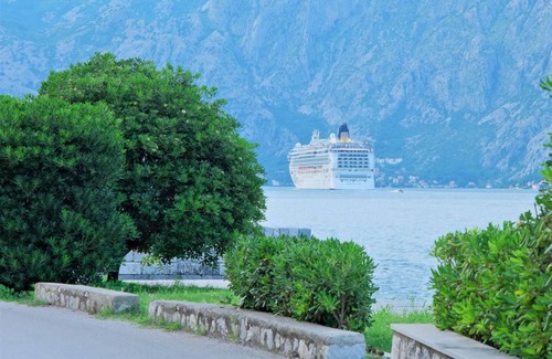 Kotor Apartamento | Nature View Cozy Flat 1 min to Sea in Kotor