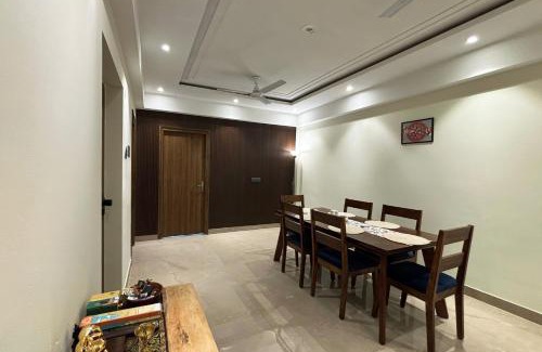 Bandhwari Casa | Nature-view Room in Peaceful 3BHK Apartment