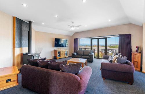 Nukuhau Casa | Nature Vistas - Lake Taupo Holiday Home