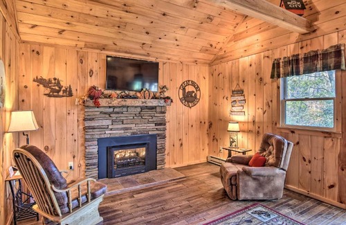 Whittier Casa | Natures Retreat with Hot Tub 7 Mi to Bryson City