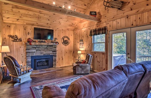 Whittier Casa | Natures Retreat with Hot Tub 7 Mi to Bryson City
