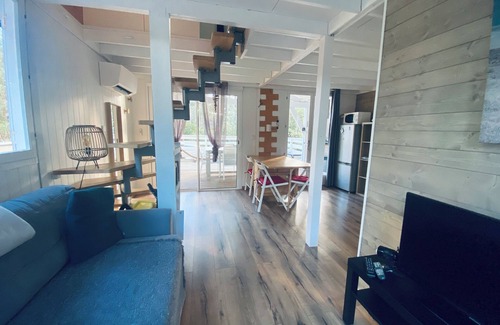 Le Porge Chalet De Esquí | Naturist chalet at La Jenny, at the foot of the ocean