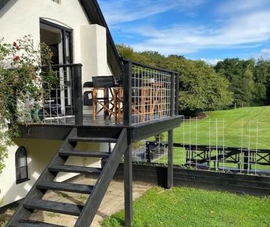 Ravnsbaek Apartamento | Naturskøn landidyl på Ibækgaarden - I egen bolig