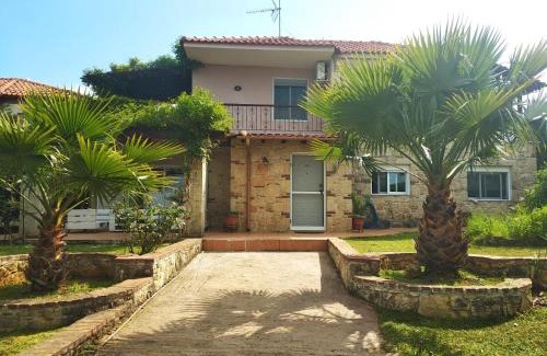 Flogita Casa | Naturstein-Mediterranhaus mit Gartenblick