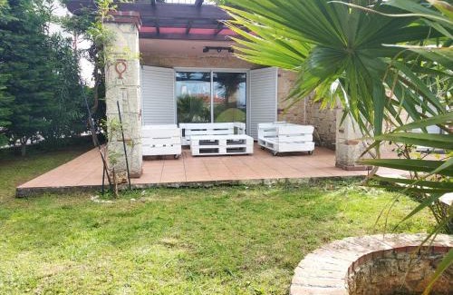 Flogita Casa | Naturstein-Mediterranhaus mit Gartenblick