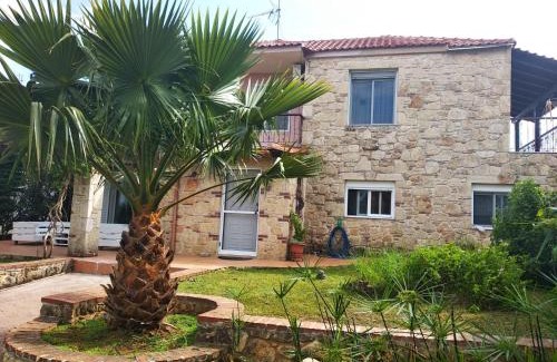 Flogita Casa | Naturstein-Mediterranhaus mit Gartenblick
