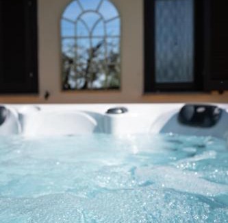 Ronciglione Casa | Natuscia Country Villa - Private Jacuzzi - Garden