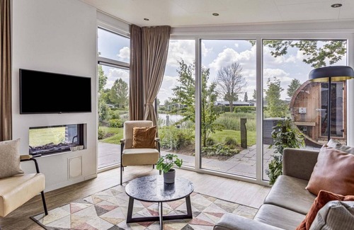 Aalst Chalet De Esquí | ✓ Natuurlodge at Recreatiepark het Esmeer ✓ Holiday home for 4 persons ✓ Located in Aalst (Gelderland) ✓ Waterside holiday park ✓ Book directly through the park