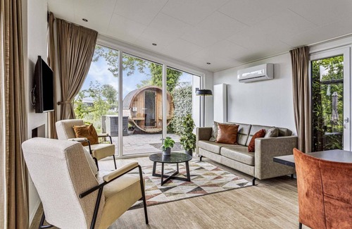 Aalst Chalet De Esquí | ✓ Natuurlodge at Recreatiepark het Esmeer ✓ Holiday home for 4 persons ✓ Located in Aalst (Gelderland) ✓ Waterside holiday park ✓ Book directly through the park