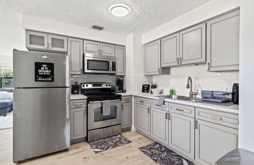 Jensen Beach Casa | Nautical 3-Bedroom House only 10min to the Beach!