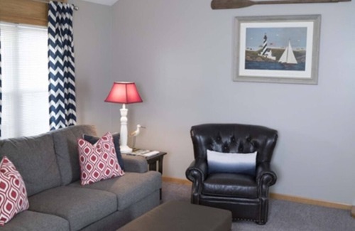 Berlin Cabaña | Nautical Dreams Cottage/with Jacuzzi/walk to Main St Berlin
