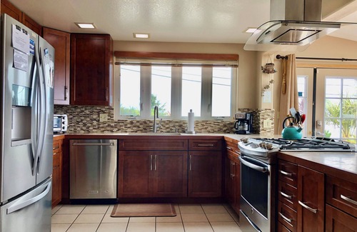 Humboldt Hill Casa | ⚓️ 🌊Nautical Escape- Bay Views, Patio, Near HWY101