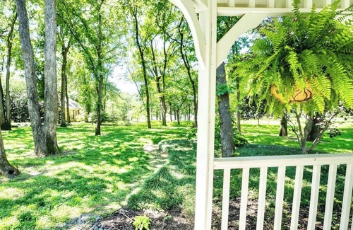 Cedar Creek Reservoir Casa | Nautical Lake View Cottage on Enchanted Isles Island, Cedar Creek Lake, Texas