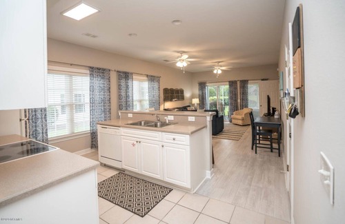 Sea Trail Condominio | Nautical Living with a touch of Golf (3701)