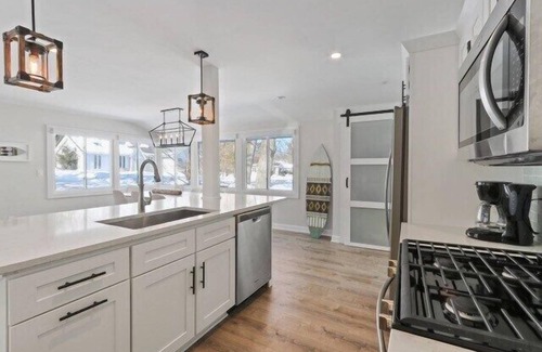 Indian Hills Casa | Nautical Nest |Rentals by the Month |Lake Access |Dogs Permitted |3 Seasons Room |Yard w/Fire Pit