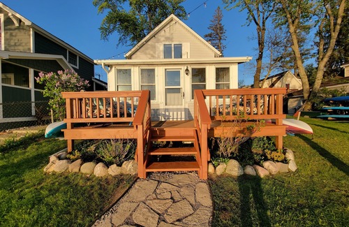 Lakeland Cabaña | Nautical Nic's Cozy Lakefront Cottage