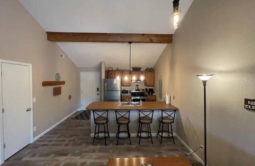 Lake Ozark Apartamento | Nautical nook condo