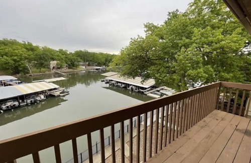 Lake Ozark Apartamento | Nautical nook condo