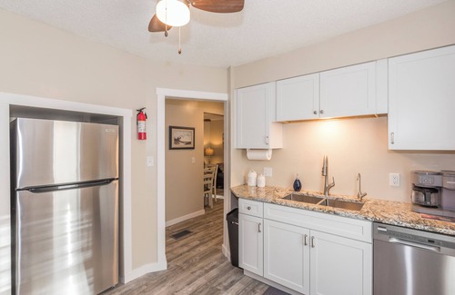 Crosby Apartamento | NAUTICAL NOOK - Terrific 2-bedroom apartment with AC in charming Crosby