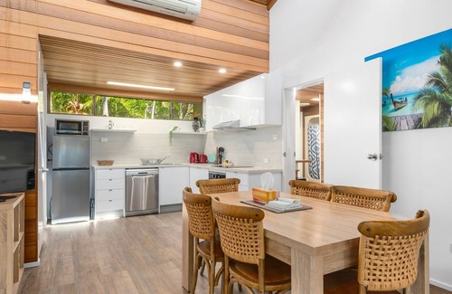 Sapphire Beach Apartamento | Nautical Owl - Two bedroom apartment at a Beachside Resort