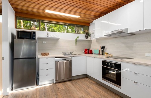 Sapphire Beach Apartamento | Nautical Owl - Two bedroom apartment at a Beachside Resort