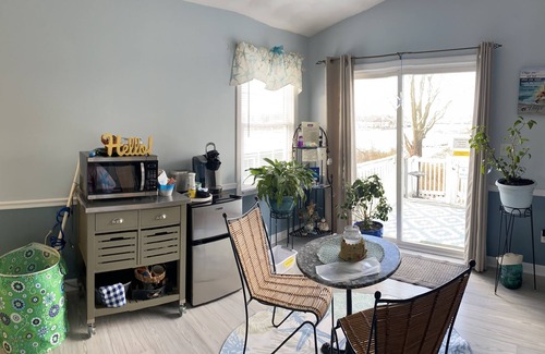 Warwick Apartamento | Nautical, romantic suite w/deck overlooking Warwick Neck Cove, pet-friendly!