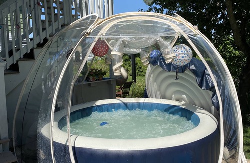 Warwick Apartamento | Nautical, romantic suite w/deck overlooking Warwick Neck Cove, pet-friendly!