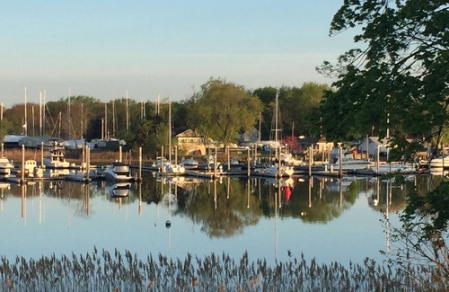 Warwick Apartamento | Nautical, romantic suite w/deck overlooking Warwick Neck Cove, pet-friendly!