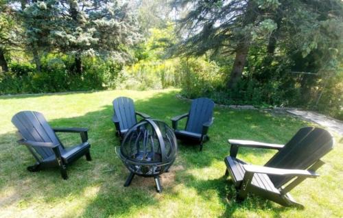 Racine Casa | Nautical Splash Pad Spacious 3bdrm Cedar Hot tub Wifi Hulu DisneyPlus Coffee Espresso Bar